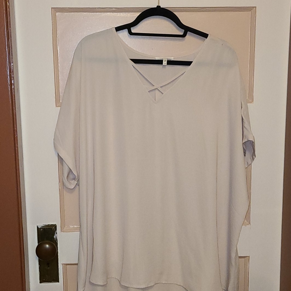 NWOT Maurices size 3 top